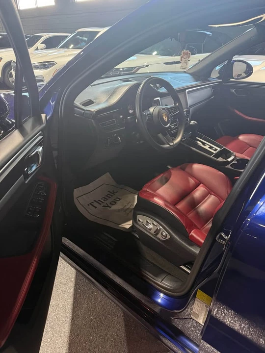 2022 Porsche Macan - Image 6 of 10