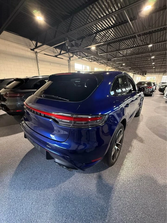 2022 Porsche Macan - Image 5 of 10