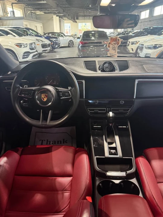 2022 Porsche Macan - Image 9 of 10