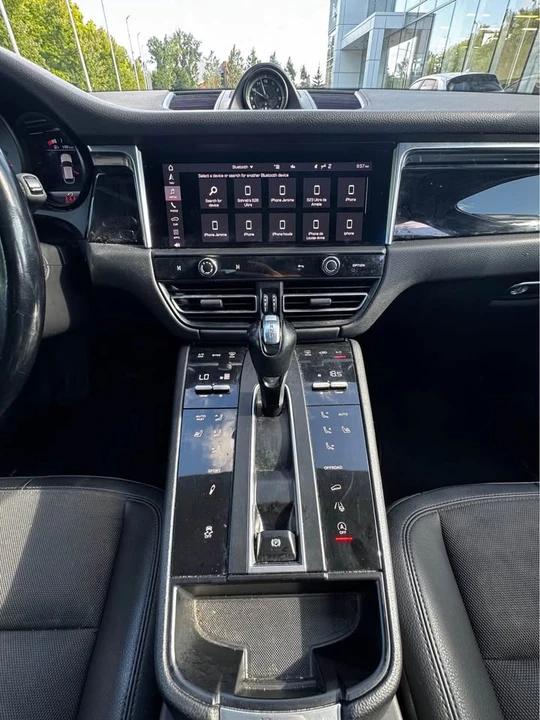 2022 Porsche Macan - Image 8 of 10
