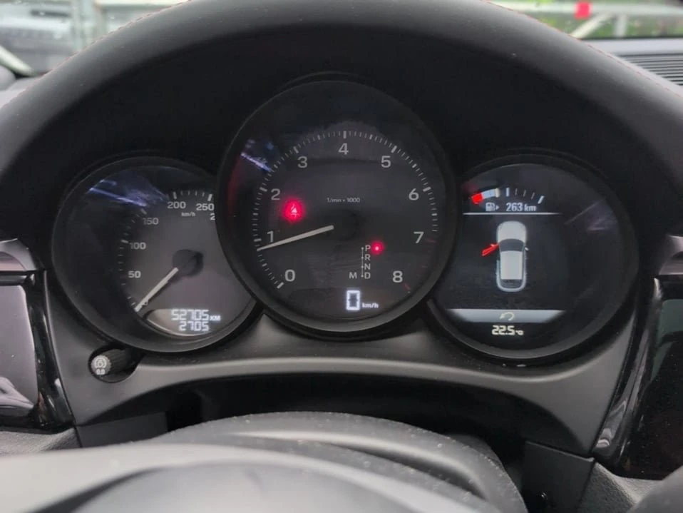 2022 Porsche Macan - Image 13 of 16