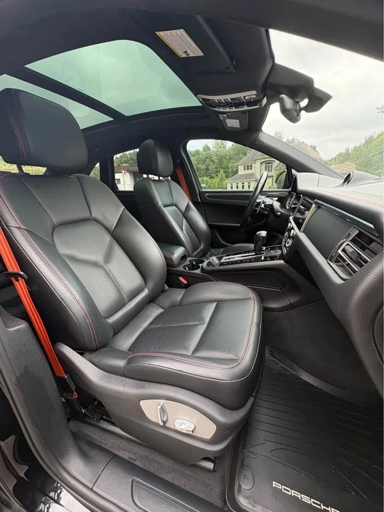 2022 Porsche Macan - Image 16 of 17