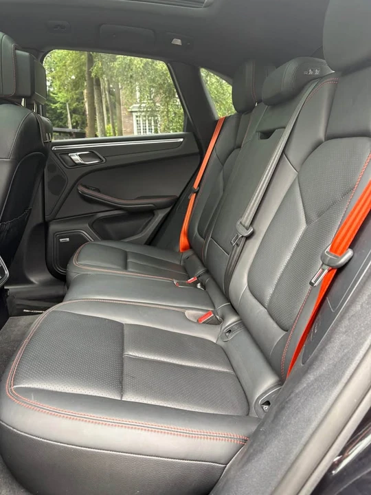 2022 Porsche Macan - Image 10 of 17
