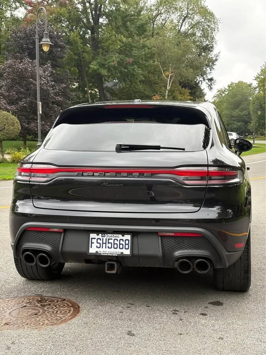 2022 Porsche Macan - Image 15 of 17