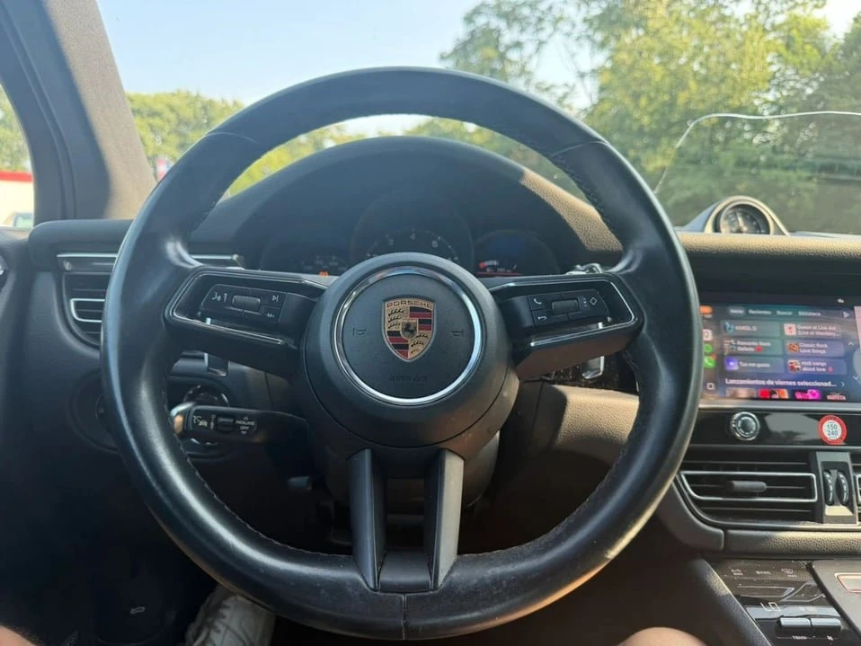 2022 Porsche Macan - Image 11 of 20