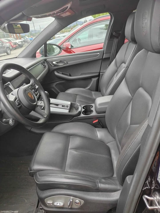 2022 Porsche Macan - Image 4 of 6