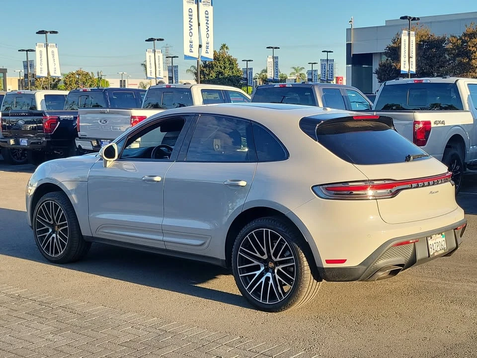 2022 Porsche Macan - Image 2 of 19