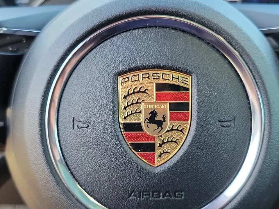 2022 Porsche Macan - Image 16 of 19