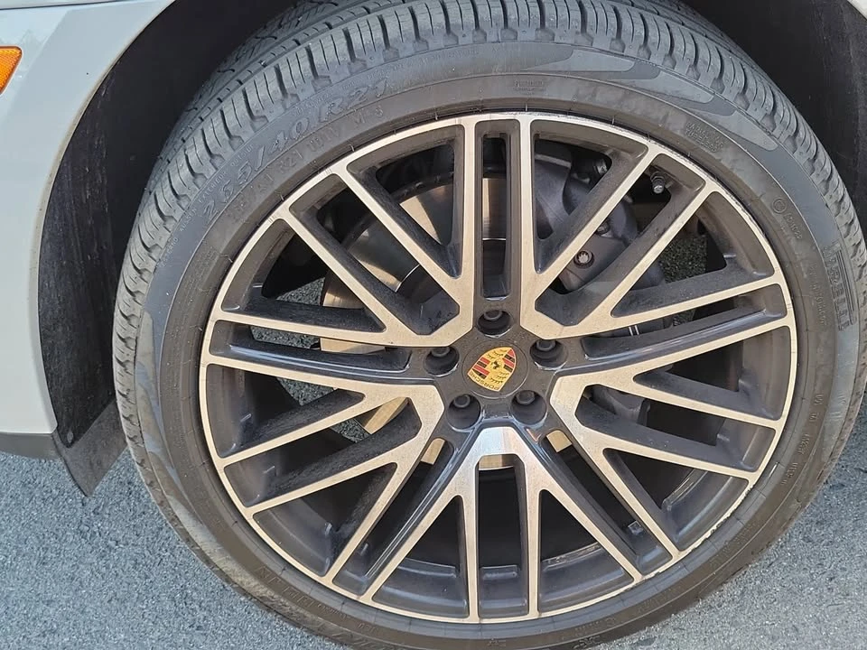 2022 Porsche Macan - Image 18 of 19