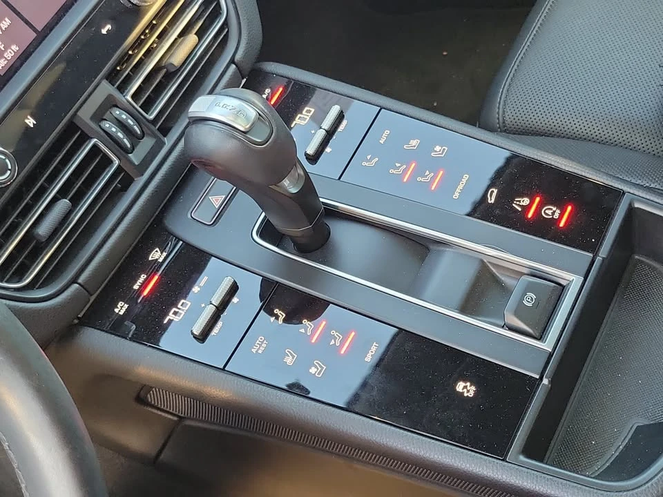 2022 Porsche Macan - Image 9 of 19