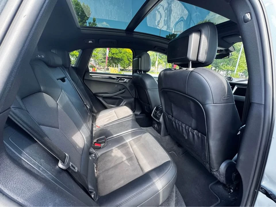 2022 Porsche Macan - Image 5 of 10