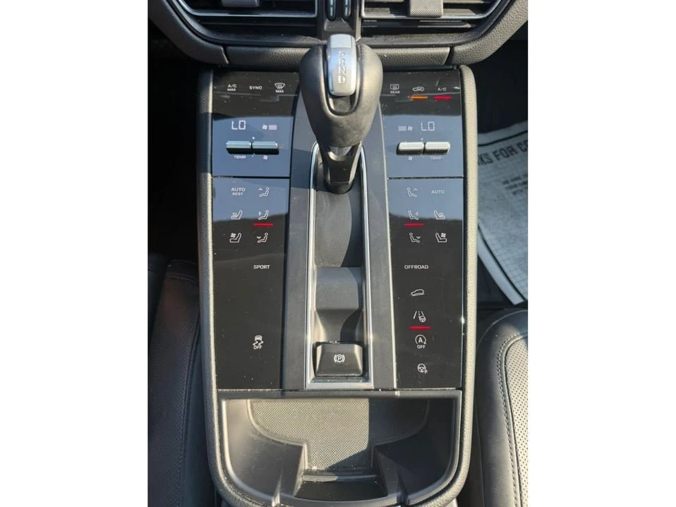 2022 Porsche Macan - Image 14 of 20