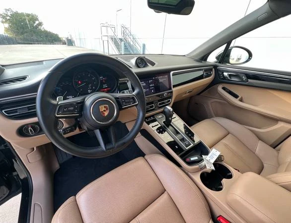 2022 Porsche Macan - Image 10 of 18