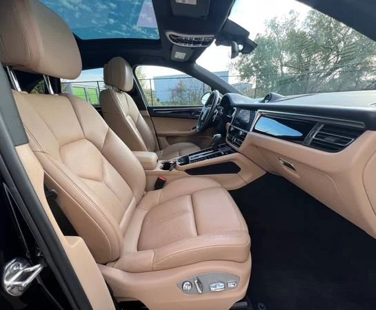 2022 Porsche Macan - Image 15 of 18