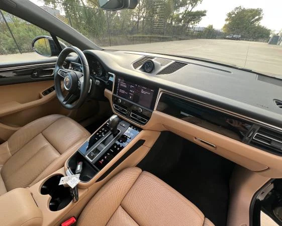2022 Porsche Macan - Image 14 of 18