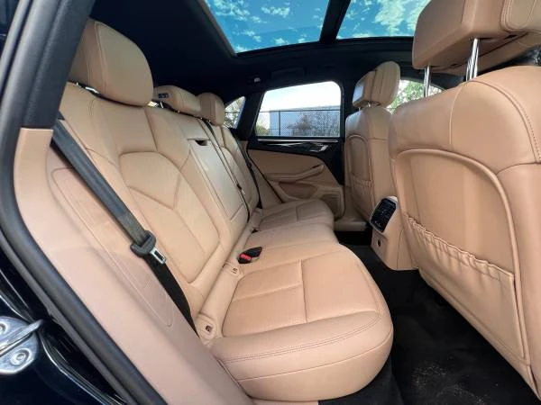 2022 Porsche Macan - Image 16 of 18
