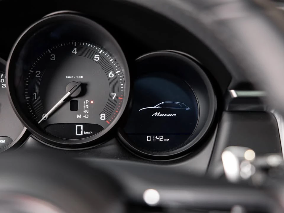 2022 Porsche Macan - Image 14 of 20