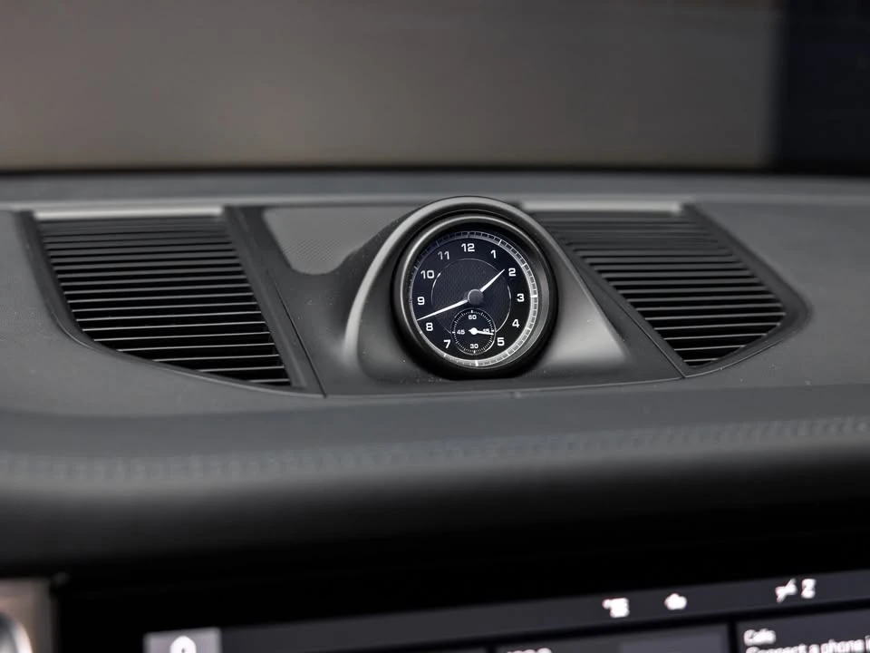 2022 Porsche Macan - Image 15 of 20
