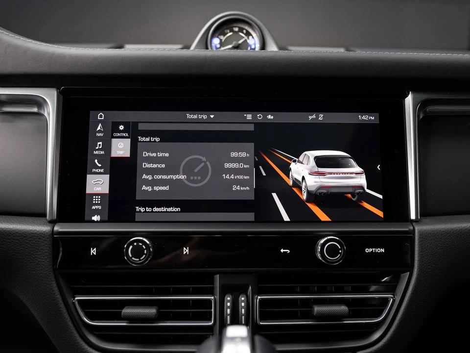 2022 Porsche Macan - Image 17 of 20