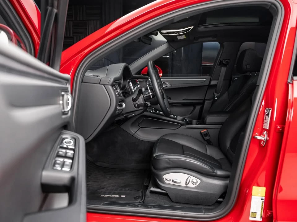 2022 Porsche Macan - Image 10 of 20