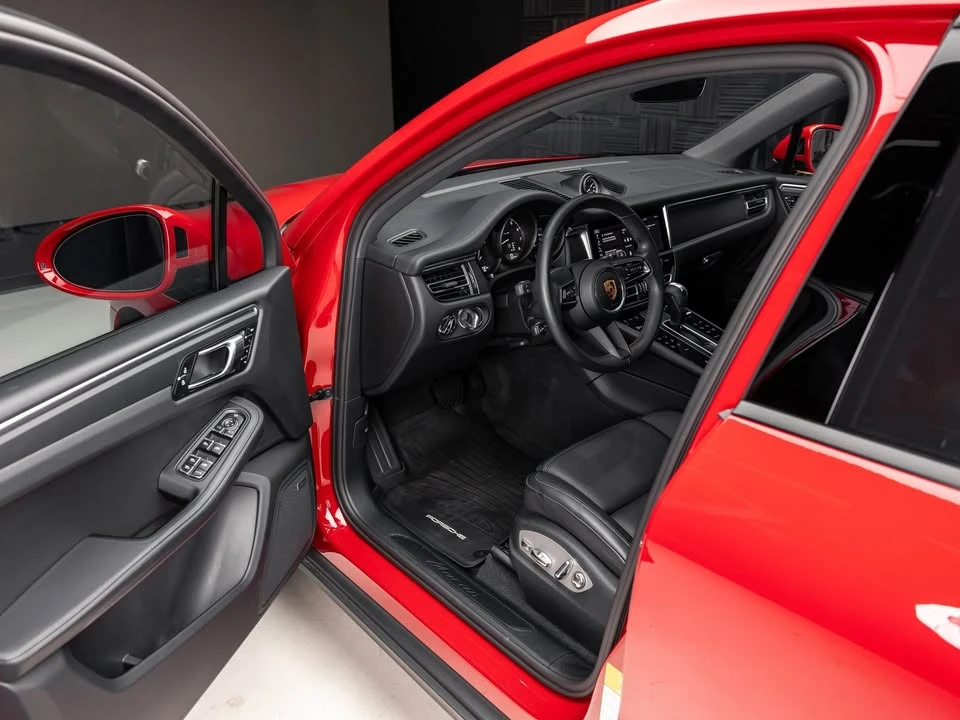2022 Porsche Macan - Image 9 of 20