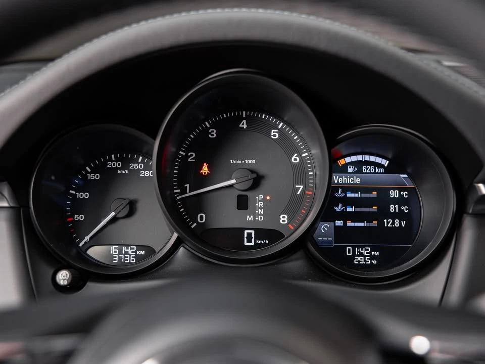 2022 Porsche Macan - Image 13 of 20