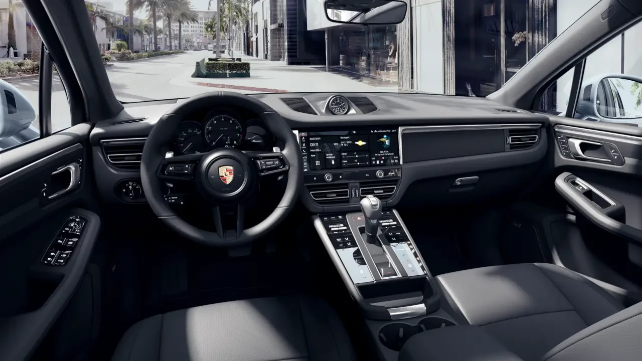 2022 Porsche Macan - Image 4 of 8