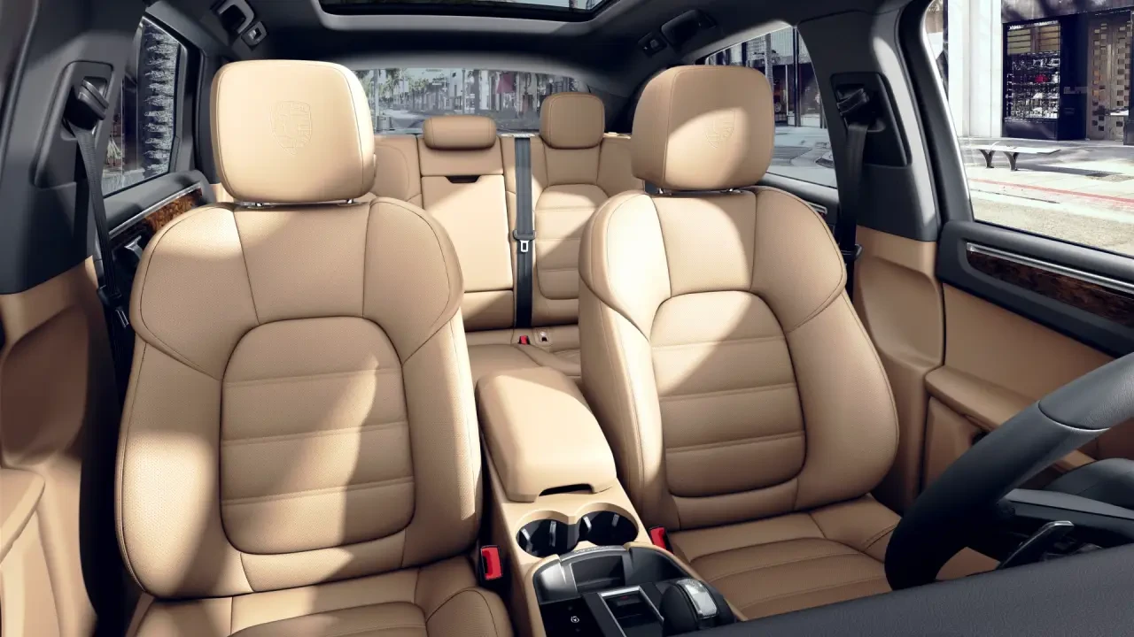 2022 Porsche Macan - Image 5 of 8