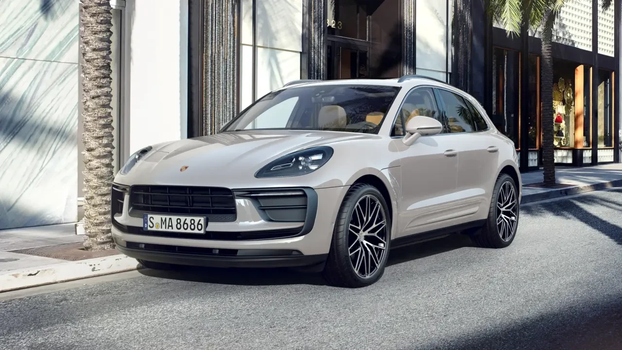 2022 Porsche Macan - Image 2 of 9