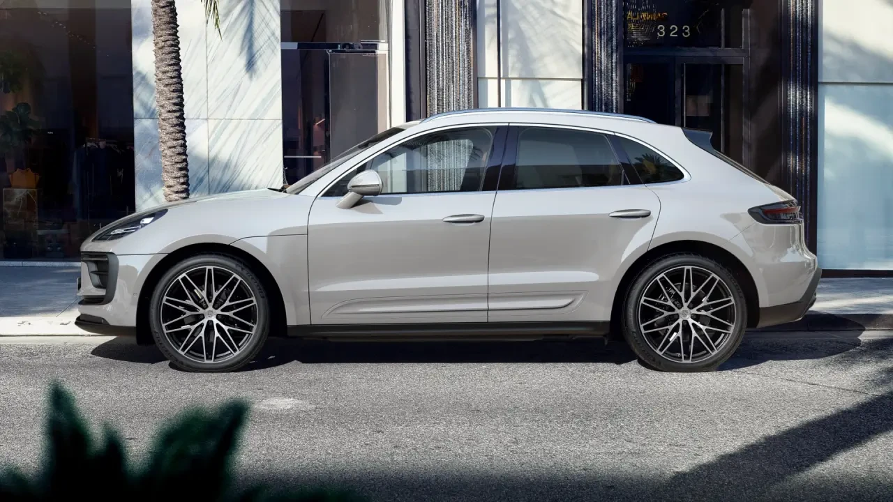 2022 Porsche Macan - Image 3 of 9