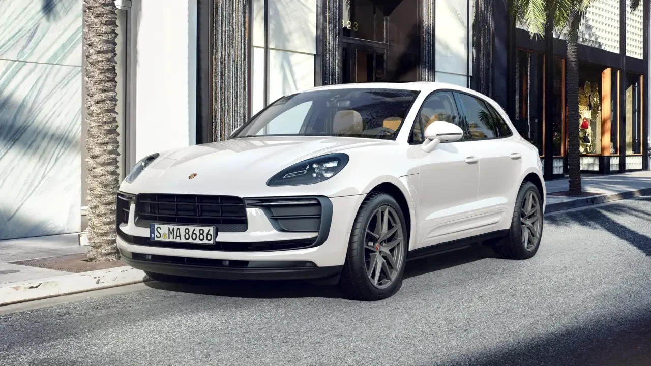 2022 Porsche Macan - Image 2 of 8