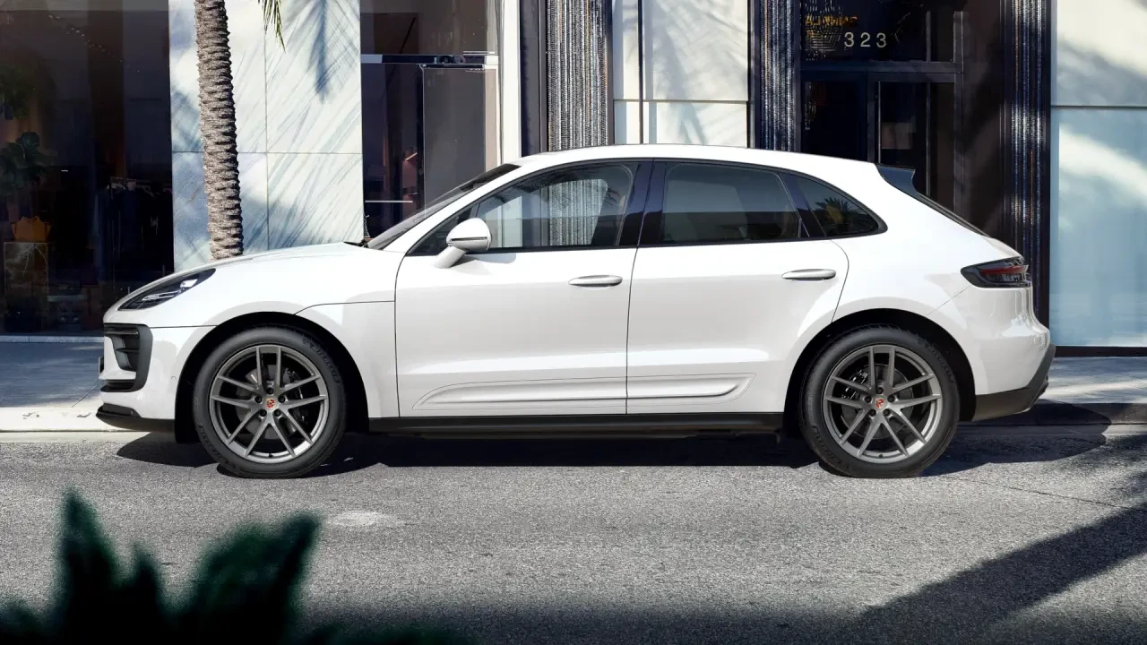 2022 Porsche Macan - Image 3 of 8