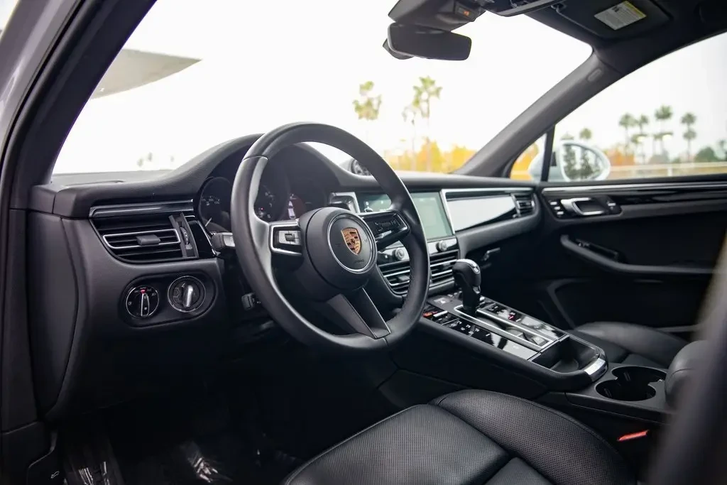 2022 Porsche Macan - Image 4 of 11