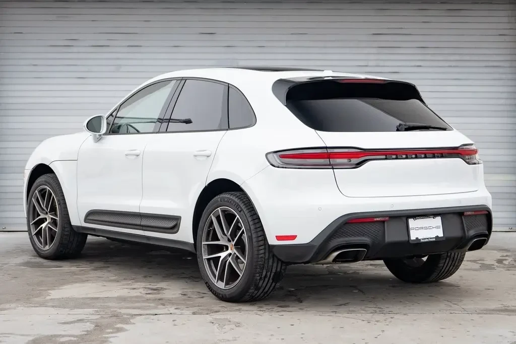2022 Porsche Macan - Image 3 of 11