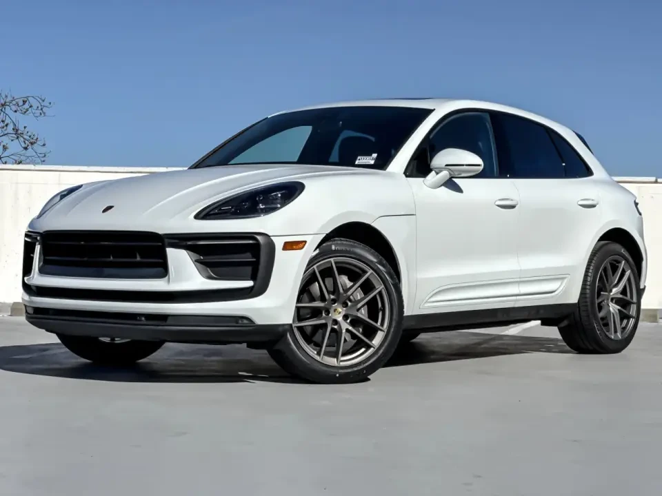 2022 Porsche Macan - Image 10 of 11