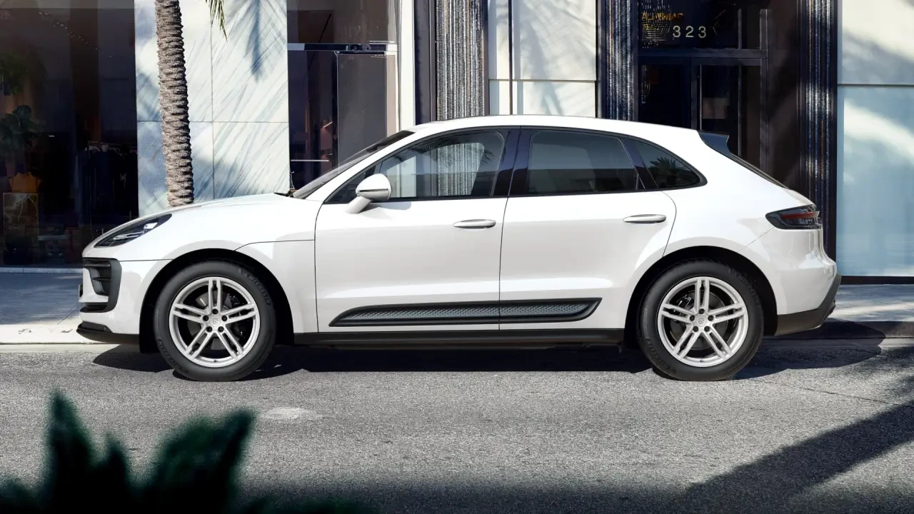 2022 Porsche Macan - Image 3 of 6