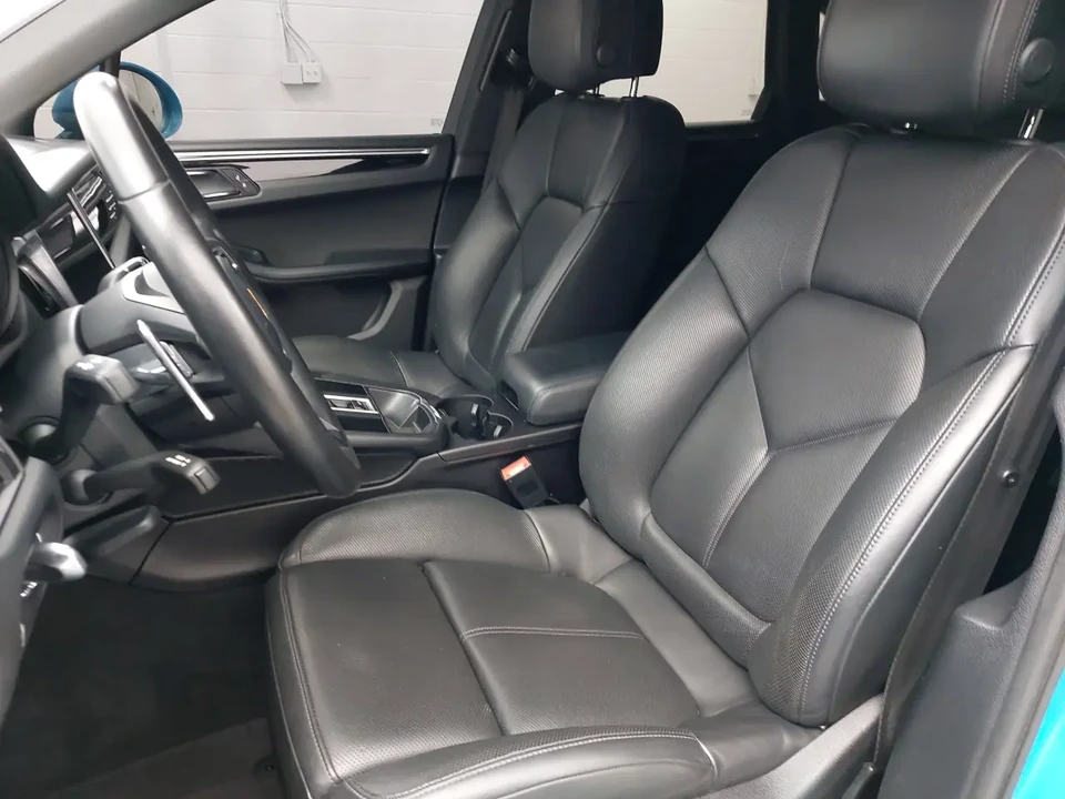 2022 Porsche Macan - Image 5 of 6
