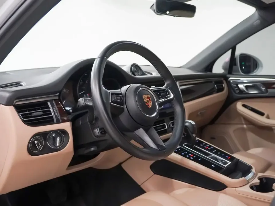 2022 Porsche Macan - Image 4 of 8