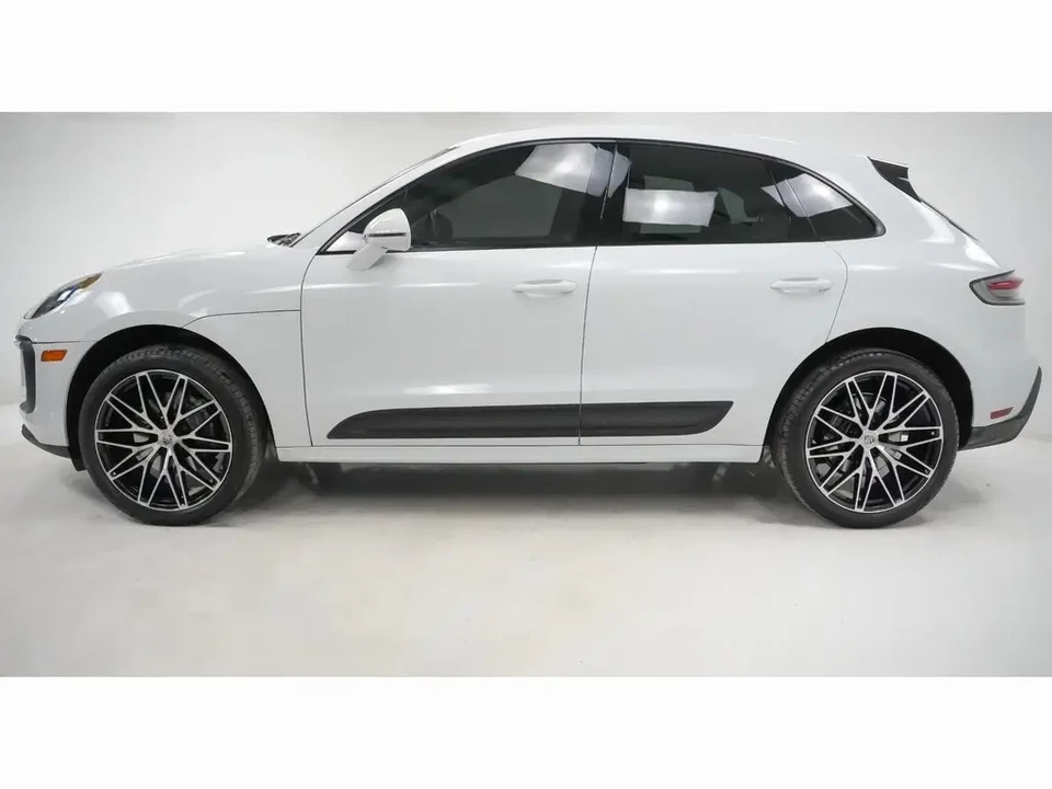 2022 Porsche Macan - Image 2 of 8
