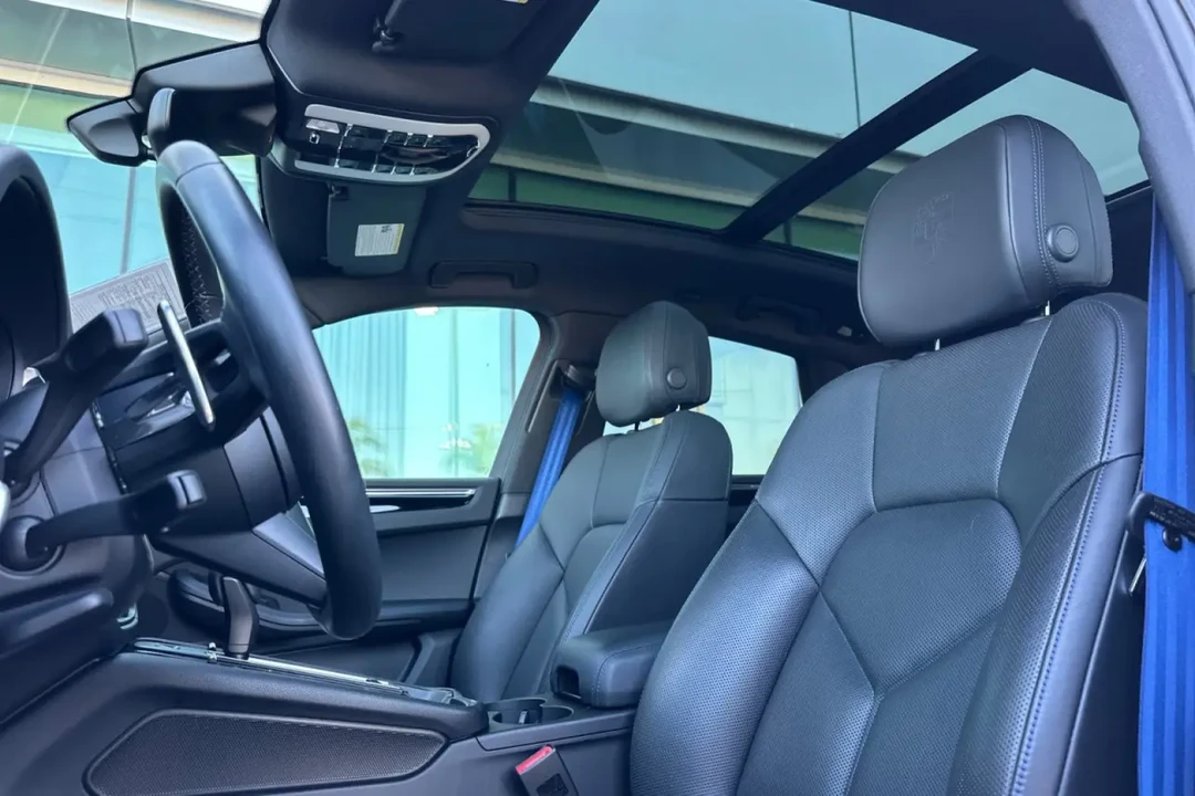 2022 Porsche Macan - Image 5 of 8