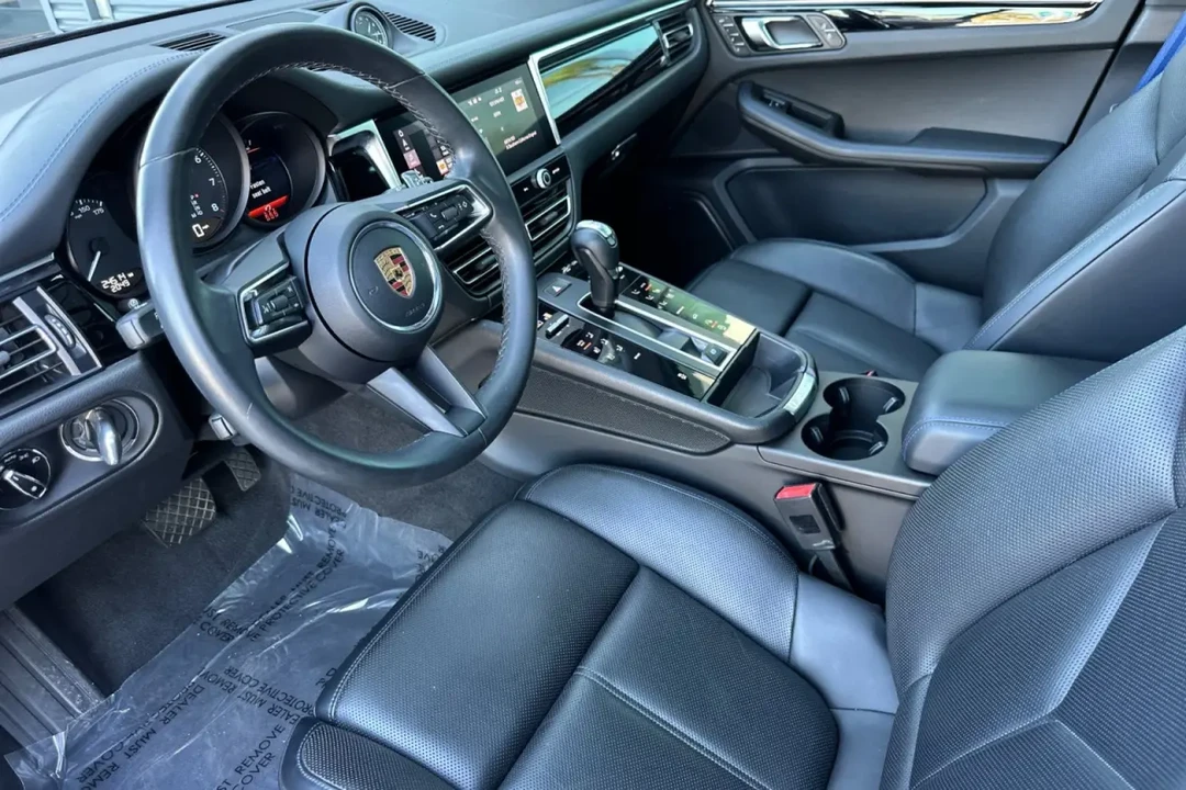 2022 Porsche Macan - Image 4 of 8