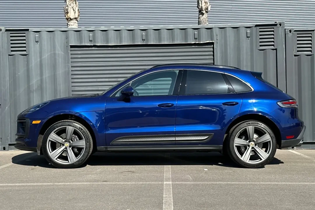 2022 Porsche Macan - Image 2 of 8