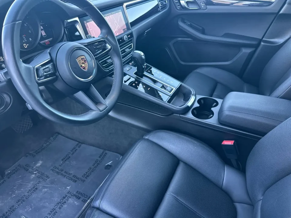 2022 Porsche Macan - Image 4 of 9