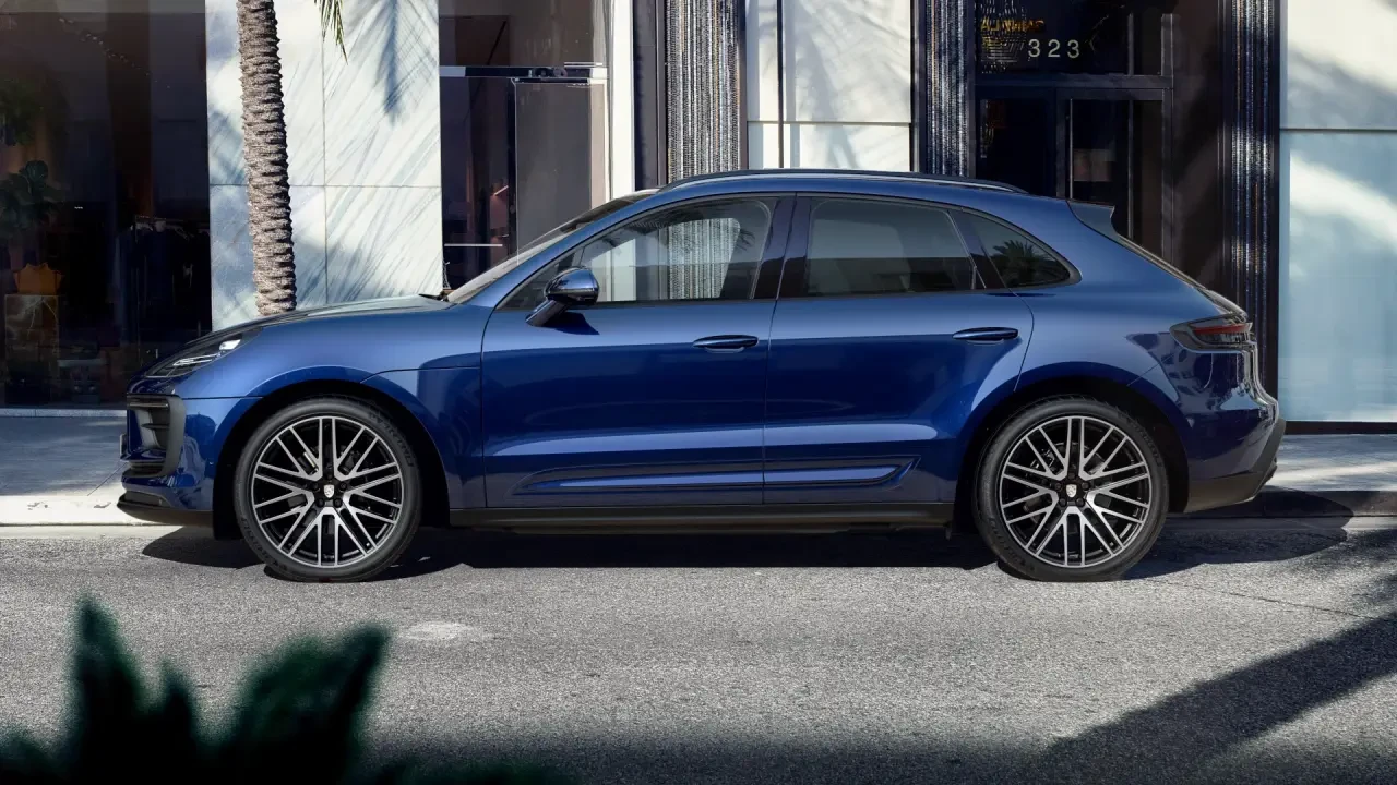 2022 Porsche Macan - Image 2 of 6