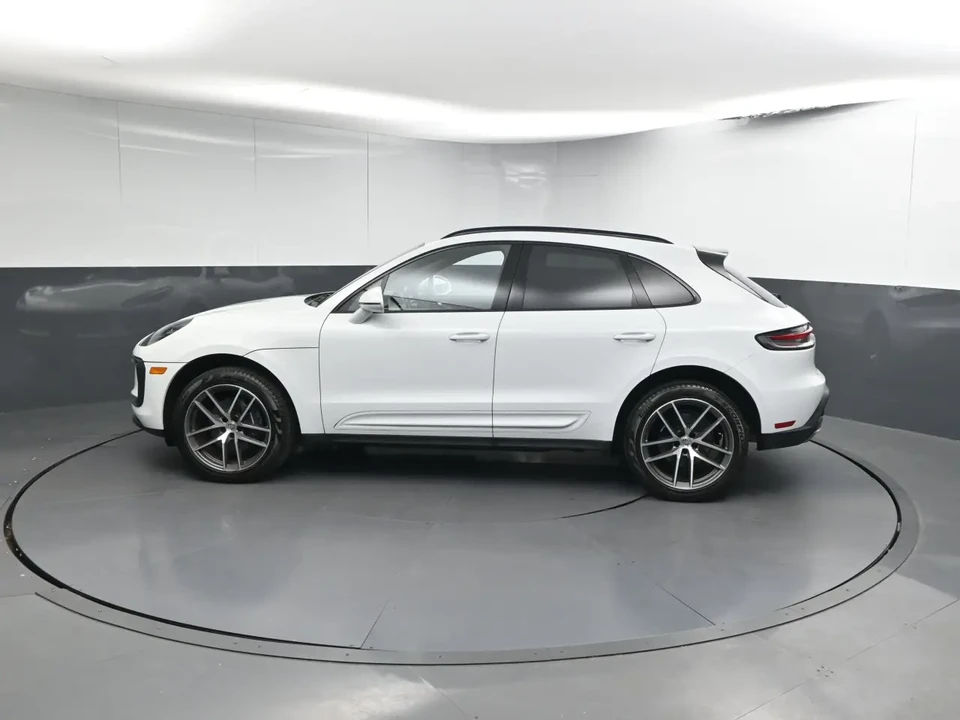 2022 Porsche Macan - Image 2 of 10