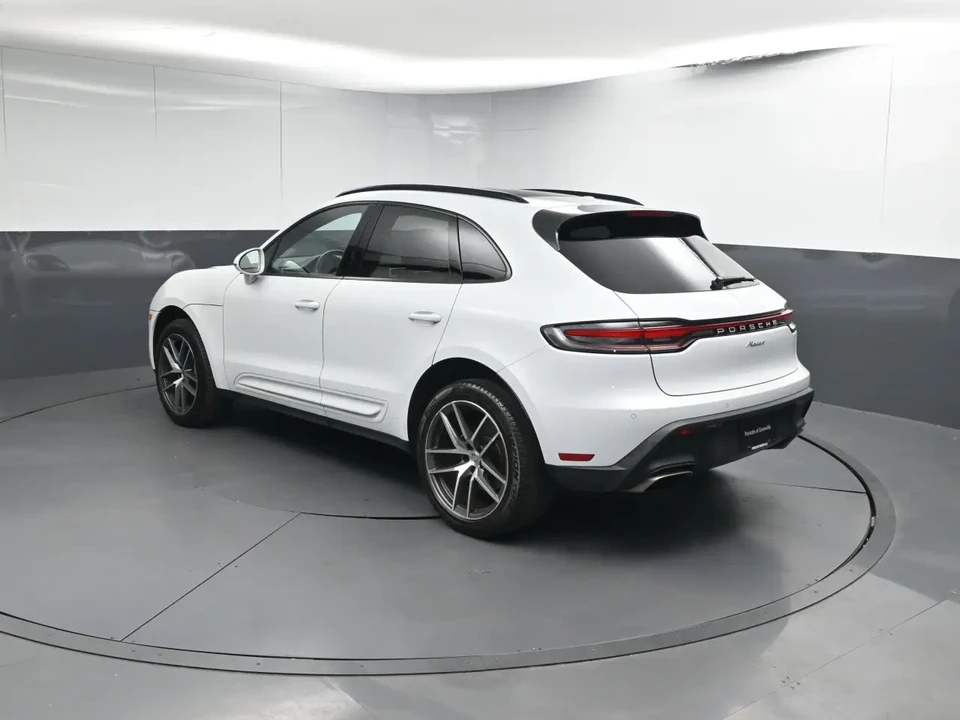 2022 Porsche Macan - Image 3 of 10