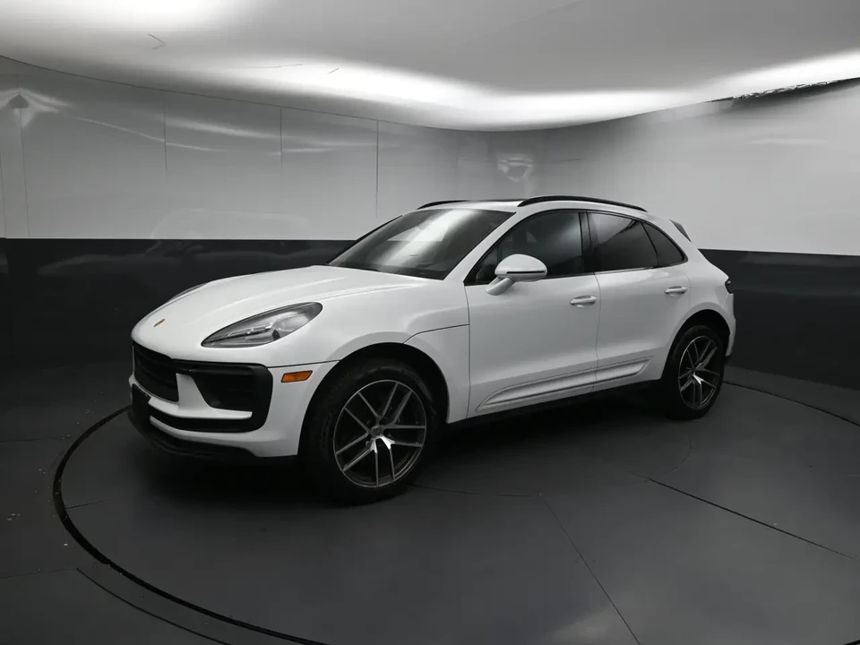 2022 Porsche Macan - Image 4 of 10