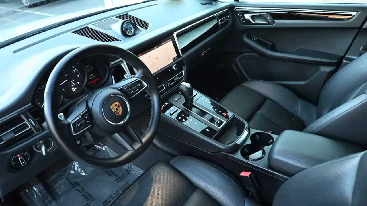 2022 Porsche Macan - Image 5 of 7