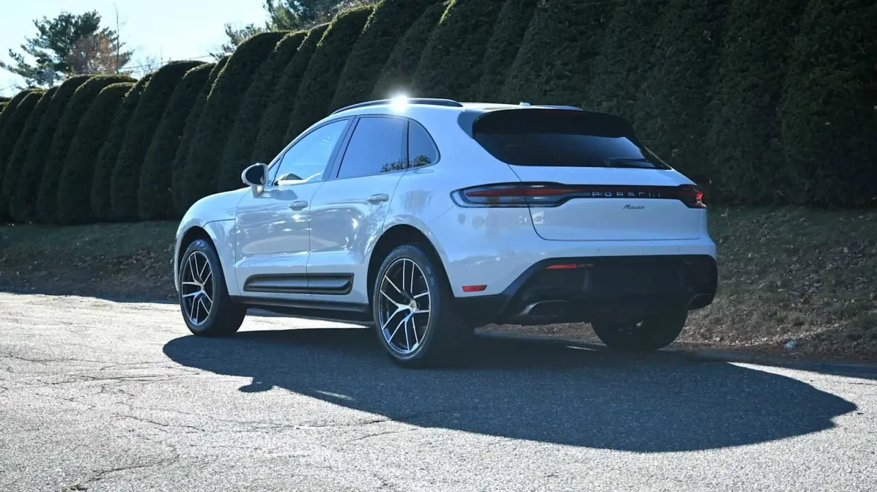 2022 Porsche Macan - Image 4 of 7