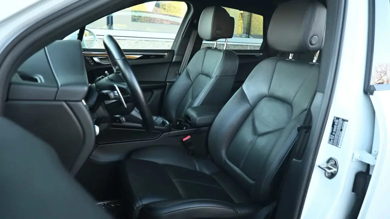 2022 Porsche Macan - Image 6 of 7